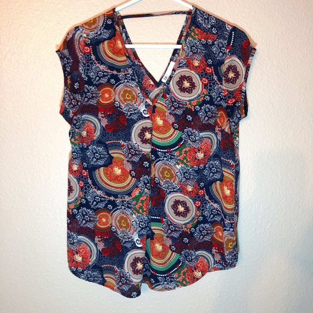 DR2 Lightweight Flowy Abstract Sleeveless Blouse